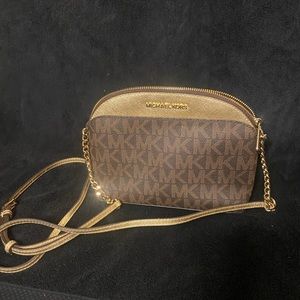 Michael Kors cross over hand bag brown beige gold